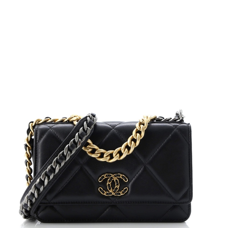 19 Wallet on Chain Quilted Goatskin