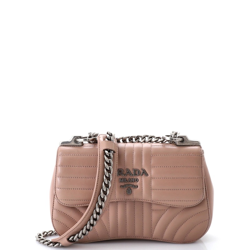 Curved Flap Chain Shoulder Bag Diagramme Quilted Leather Small