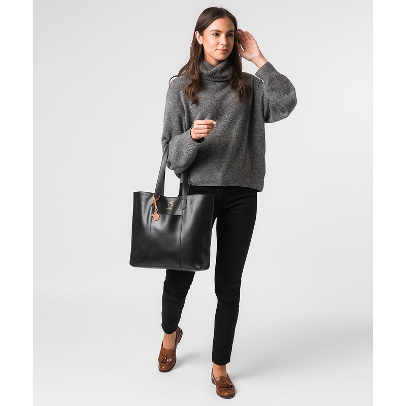 'Hardy' Jet Black Vegetable-Tanned Leather Shopper Bag