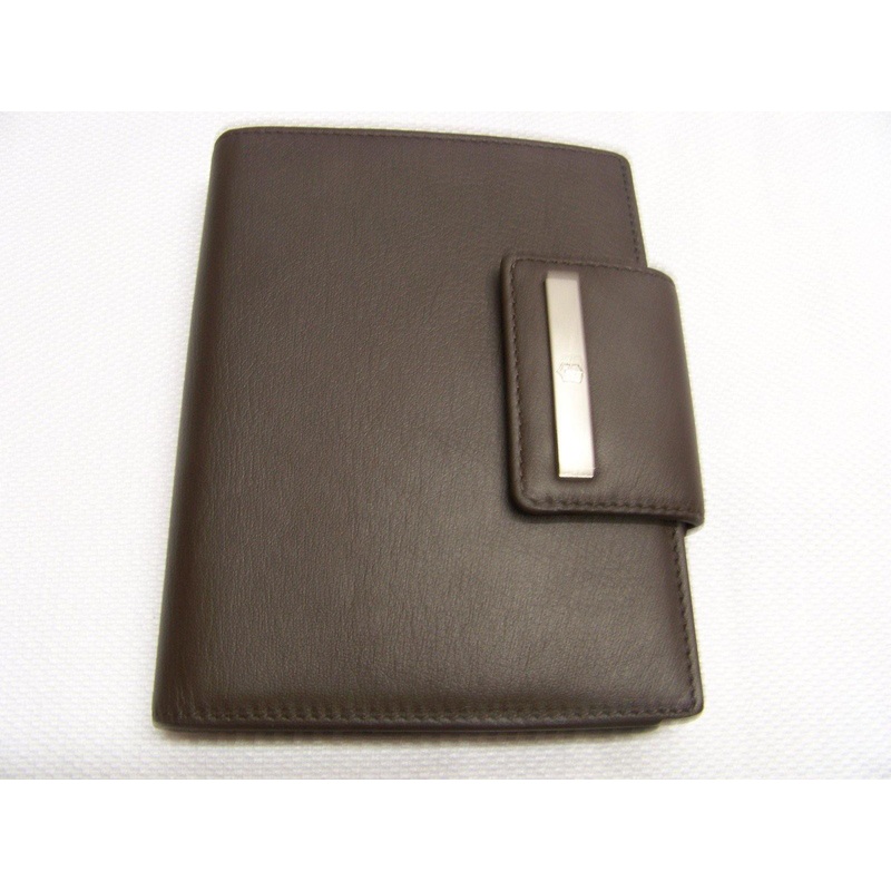Victorinox Altius Leather Passport Case Wallet