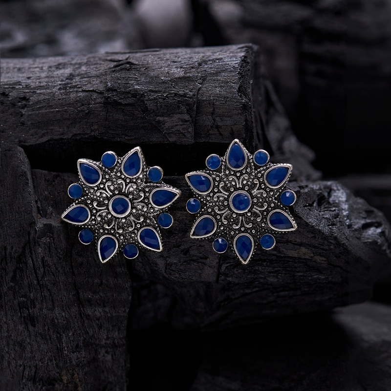 Accessorize London Women's Oxidised Flower Tops Earring
